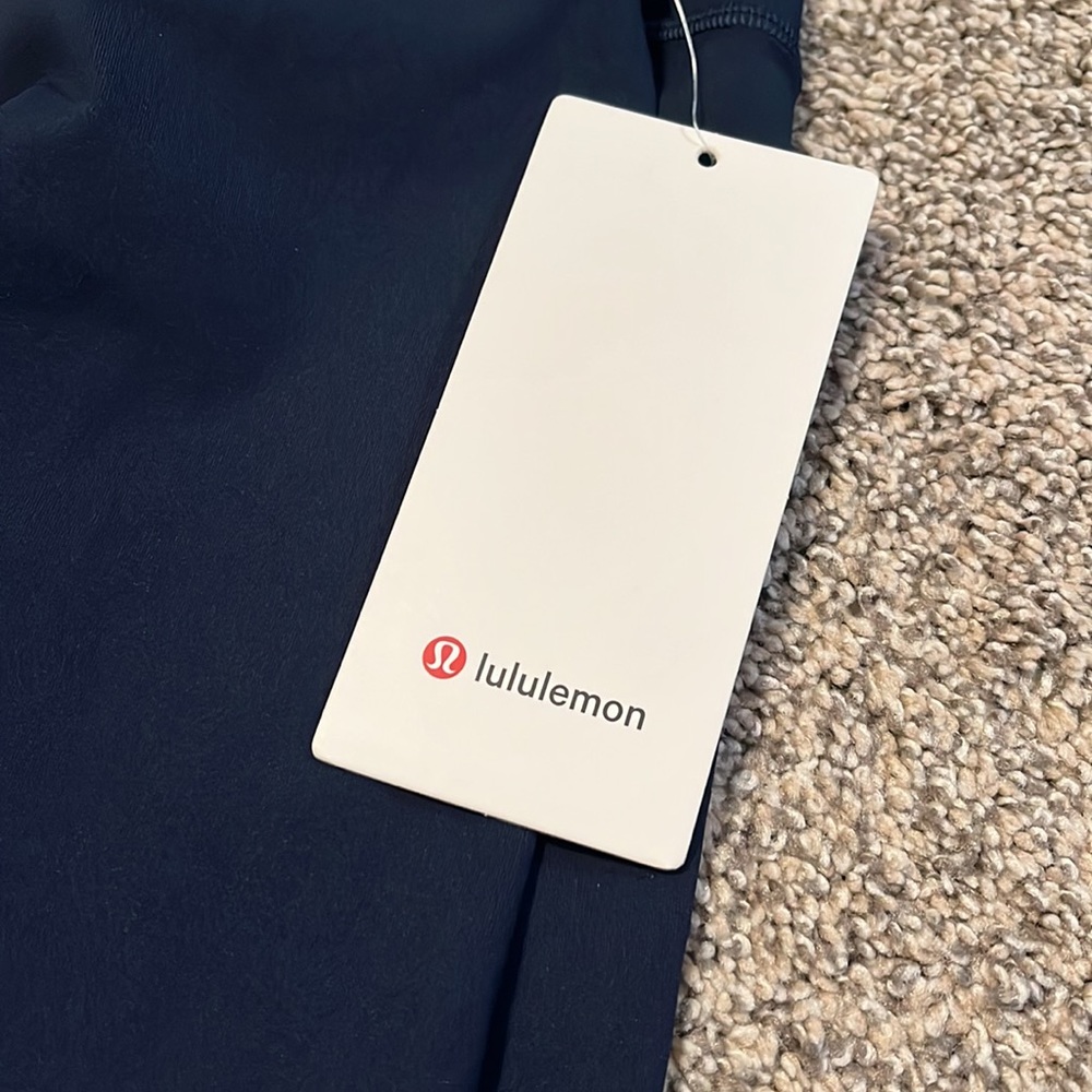 •• NWT Lululemon Wunder Under leggings size 4 - Picture 2 of 5